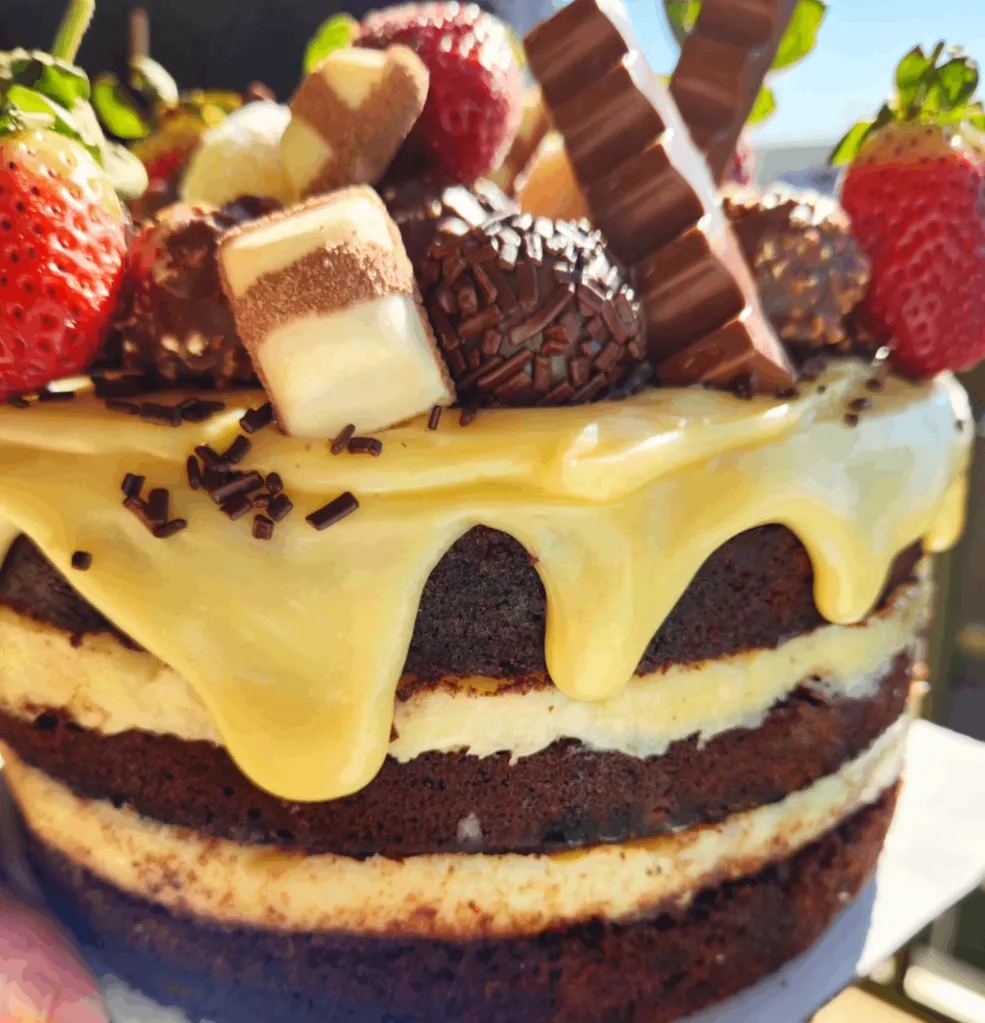 Custom cake naked cake1.webp