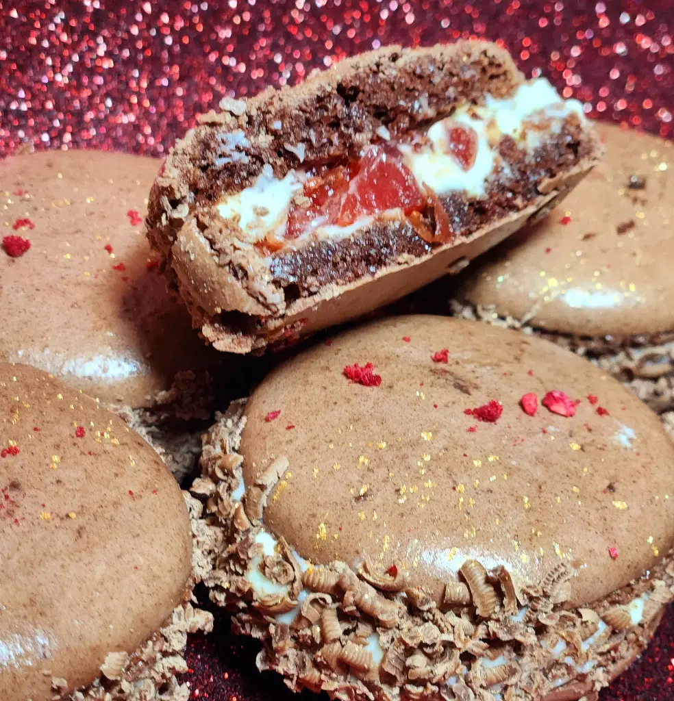 Black Forest Noel Macaron